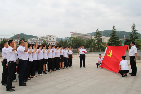 隴運(yùn)集團(tuán)公司黨委開展慶祝建黨97周年“緬懷先烈，砥礪奮進(jìn)”主題黨日活動