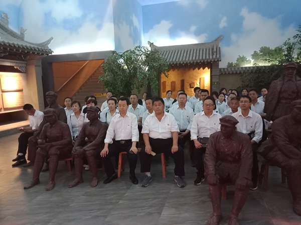 隴運(yùn)集團(tuán)公司黨委開展“不忘初心、牢記使命”紀(jì)念建黨98周年主題黨日活動(dòng)