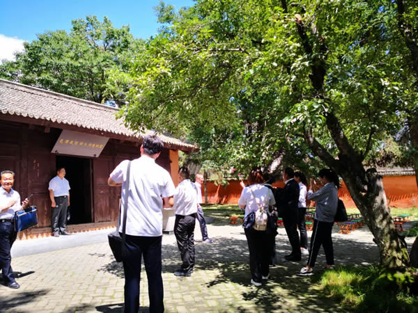 隴運(yùn)集團(tuán)公司黨委開展“不忘初心、牢記使命”紀(jì)念建黨98周年主題黨日活動(dòng)