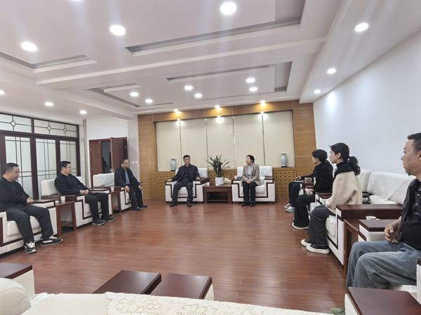 隴運集團潤華旅游客運公司、晟游天下旅行社與隴南師范學院歷史文化與旅游學院達成見習合作意向